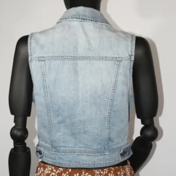 American Eagle Outfitters, Women's Denim Sleeveless, collared Vest, Size M - Picture 3 of 3